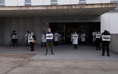 Concentración en Sarriguren en defensa de los centros de salud. Osasun etxea zaindu.